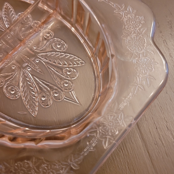 Jeannette Glass Company Pink  Divided Dish - Picture 2 of 3